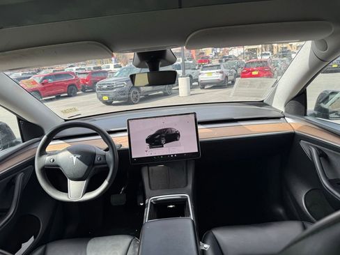 Used 2024 Tesla Model Y Long Range image 12