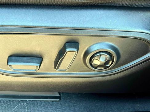 Certified 2023 Jeep Grand Cherokee Laredo w/ Luxury Tech Group I image 17