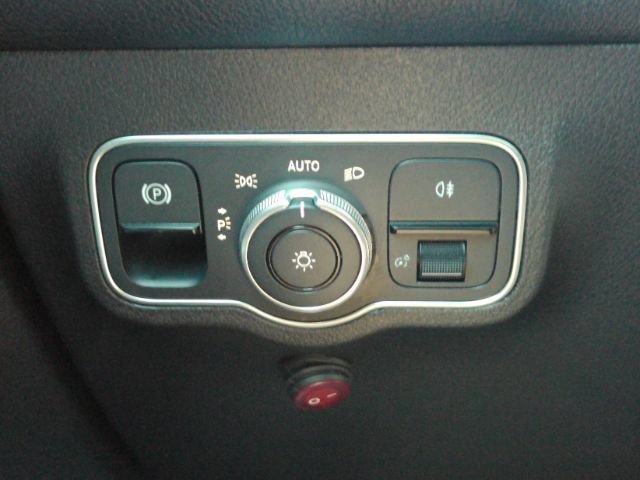 Used 2022 Mercedes-Benz GLB 250 image 34