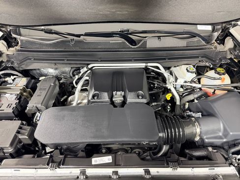 Used 2025 Chevrolet Colorado Z71 w/ Technology Package AWD/4WD image 35