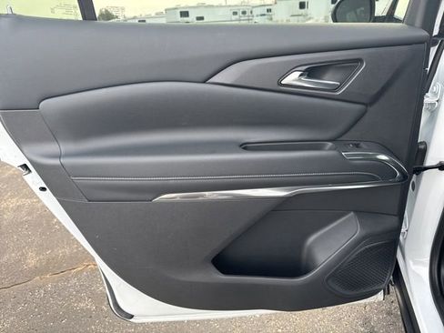 Used 2025 Chevrolet Traverse LT image 21