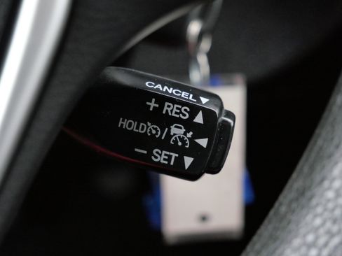 Used 2018 Toyota Corolla LE image 33