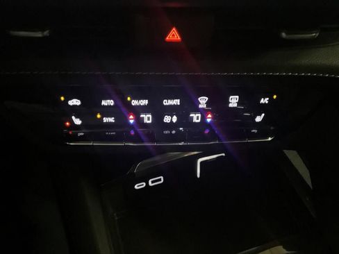 Used 2023 Buick Envision Essence FWD image 21