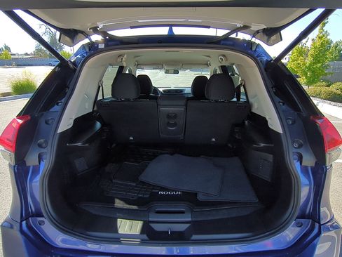 Used 2018 Nissan Rogue SV image 31
