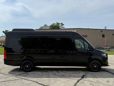 Used 2025 Mercedes-Benz Sprinter 2500 image 8