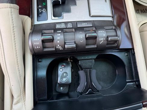 Used 2015 Lexus LX 570 4WD image 29