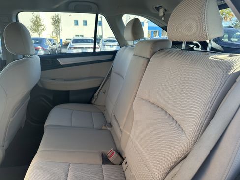 Used 2017 Subaru Outback 2.5i image 9