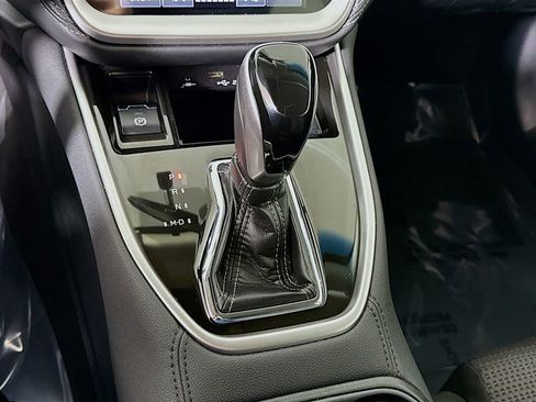 Used 2020 Subaru Outback Premium image 8