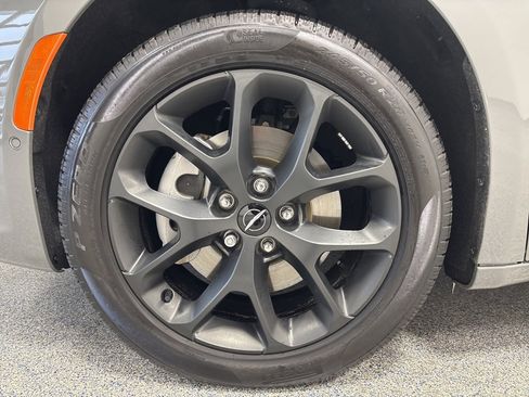 Used 2025 Chrysler Pacifica Limited image 42