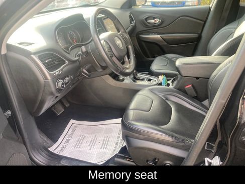 Used 2019 Jeep Cherokee Limited image 12