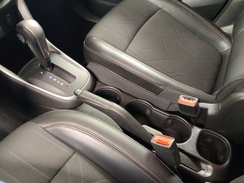 Used 2021 Chevrolet Trax LT w/ LT Convenience Package FWD image 26