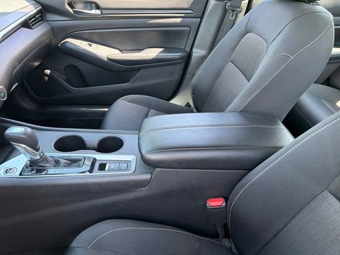 Used 2025 Nissan Altima 2.5 SV AWD/4WD image 12