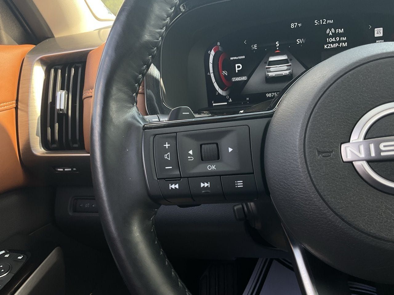 Used 2024 Nissan Pathfinder Platinum FWD image 32