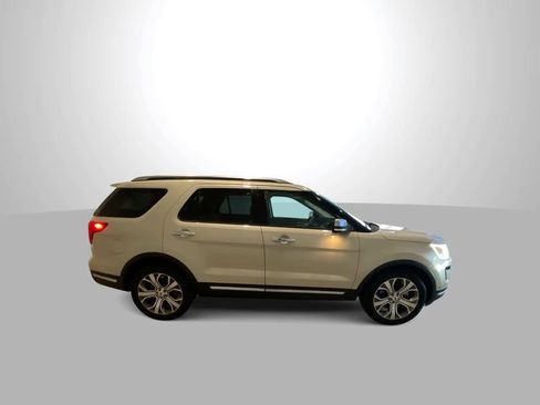 Used 2018 Ford Explorer Platinum image 9