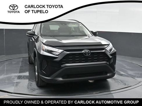 Used 2025 Toyota RAV4 XLE w/ Convenience Package FWD image 7
