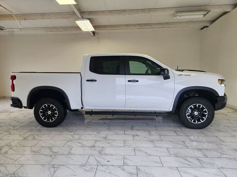 Used 2022 Chevrolet Silverado 1500 ZR2 w/ Technology Package AWD/4WD image 4