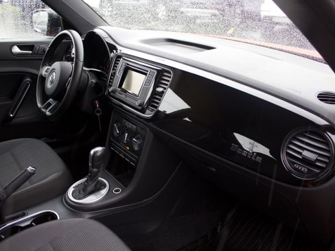 Used 2016 Volkswagen Beetle 1.8T S image 24