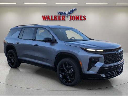 Used 2026 Chevrolet Traverse RS FWD image 1