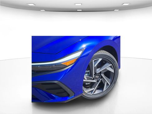 New 2025 Hyundai Elantra SEL image 4