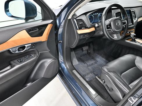 Used 2021 Volvo XC90 T6 Momentum w/ Protection Package Premier AWD/4WD image 4
