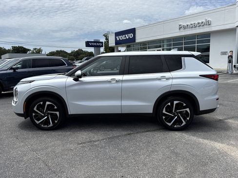 Used 2023 Mitsubishi Outlander SE AWD/4WD image 2