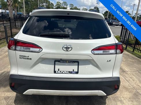 Used 2024 Toyota Corolla Cross LE w/ Moonroof Package FWD image 6