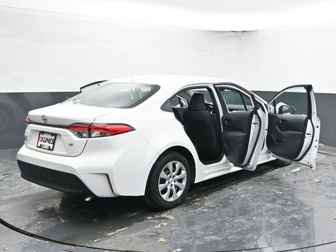 Used 2025 Toyota Corolla LE image 54