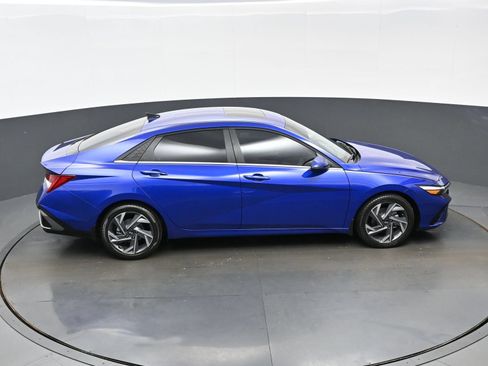 Certified 2025 Hyundai Elantra Limited FWD image 39