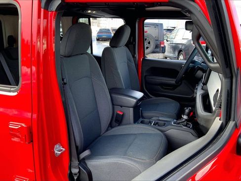 Certified 2024 Jeep Wrangler Willys image 7