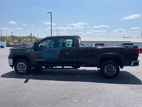 Used 2023 GMC Sierra 3500 Pro w/ X31 Off-Road Package AWD/4WD image 8