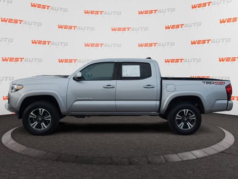 Used 2019 Toyota Tacoma TRD Sport AWD/4WD image 2