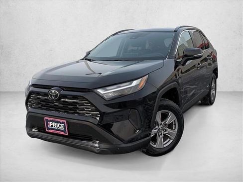 Used 2025 Toyota RAV4 XLE image 1