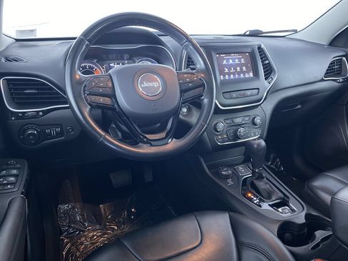 Used 2020 Jeep Cherokee Latitude Plus AWD/4WD image 2