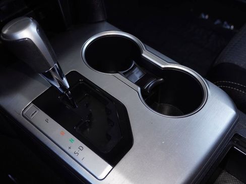 Used 2014 Toyota Camry SE image 17