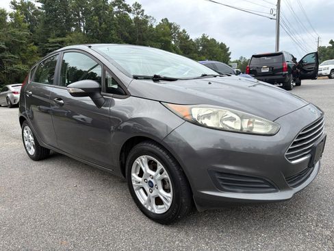 Used 2015 Ford Fiesta SE FWD image 3