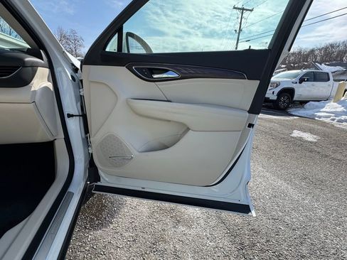 Used 2022 Buick Envision Avenir w/ Technology Package II image 36