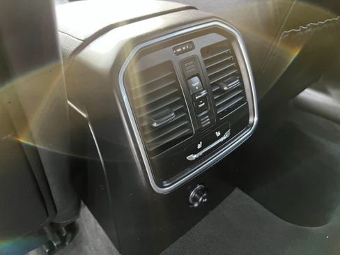 Used 2016 Porsche Macan S image 32