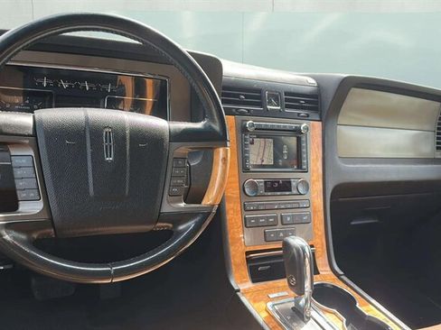 Used 2012 Lincoln Navigator 4WD image 9