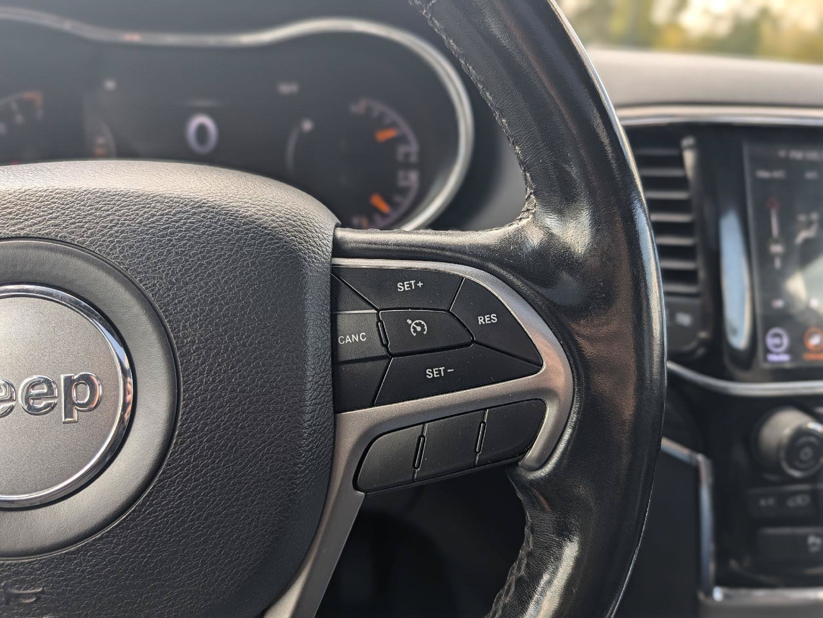 Used 2020 Jeep Grand Cherokee Limited AWD/4WD image 23