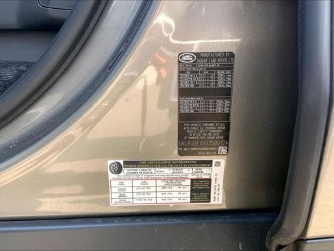 Used 2025 Land Rover Discovery S AWD/4WD image 4