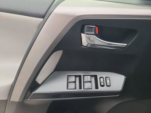 Used 2017 Toyota RAV4 XLE FWD image 10
