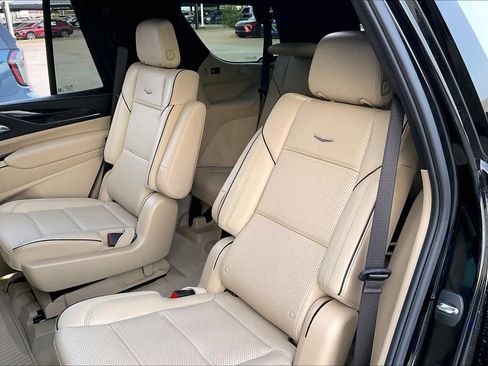 Used 2024 Cadillac Escalade Premium Luxury image 21