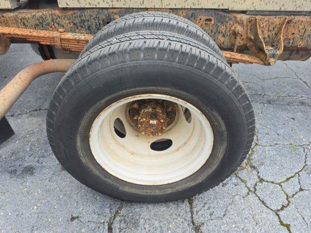 Used 2011 Ford E-450 and Econoline 450 Super Duty RWD image 26