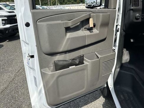 New 2025 Chevrolet Express 3500 Work Van w/ Power Convenience Package image 18