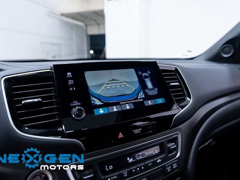 Used 2025 Honda Passport TrailSport image 19