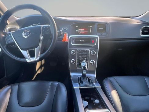 Used 2016 Volvo V60 T5 Premier w/ Technology Package image 16