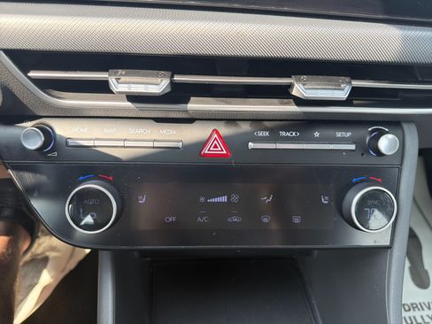 Used 2025 Hyundai Sonata SEL FWD image 27