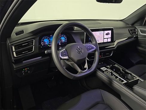 Used 2024 Volkswagen Atlas Cross Sport SEL image 4