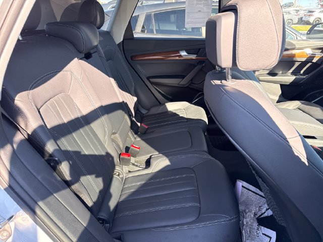 Used 2024 Audi Q5 2.0T Premium w/ Convenience Package AWD/4WD image 17