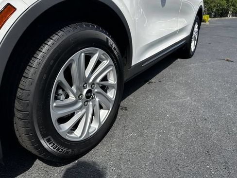 Certified 2024 Lincoln Corsair AWD image 12